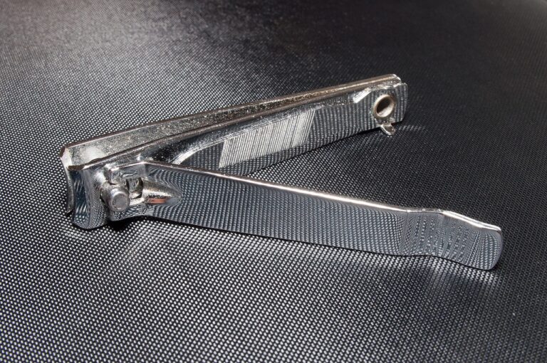 nail clipper, manicure, metal
